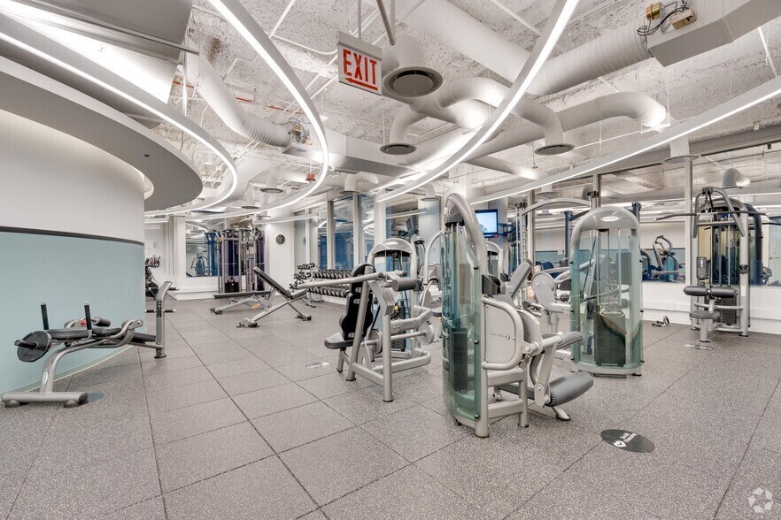 More Photos Of 10 S LaSalle St, Chicago Office For Lease