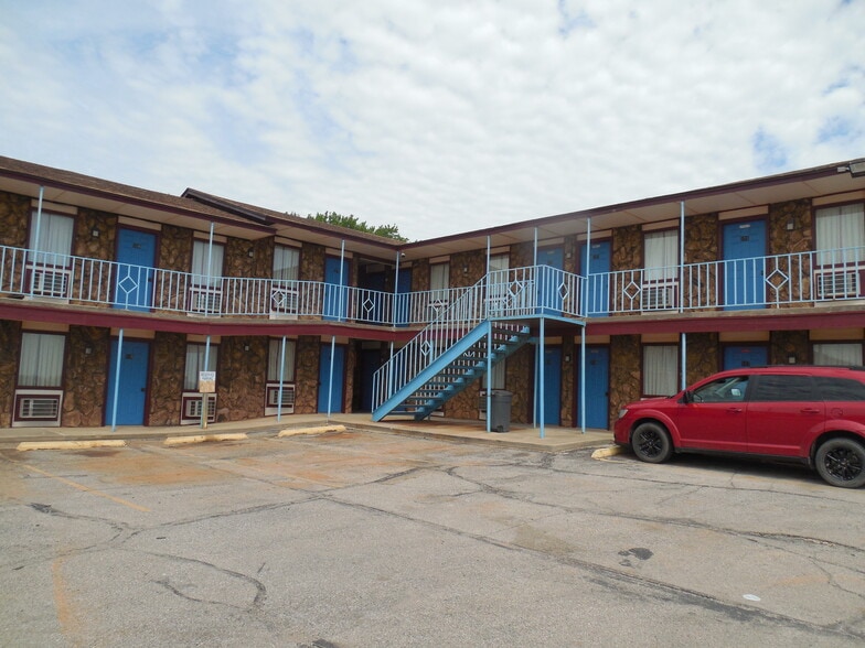 More Photos Of 10226 S 81 Hwy, Waukomis Hotel For Sale