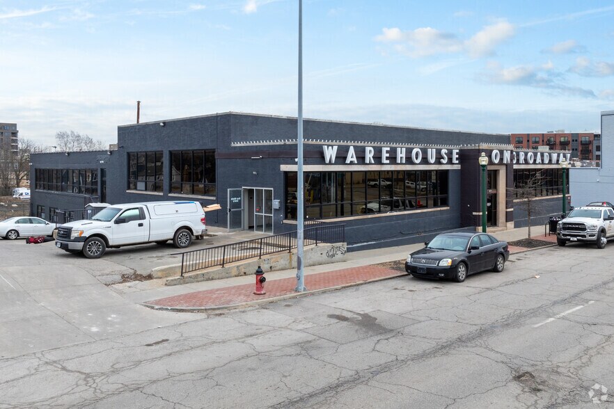 Primary Photo Of 3951 Broadway St, Kansas City Bar For Sale