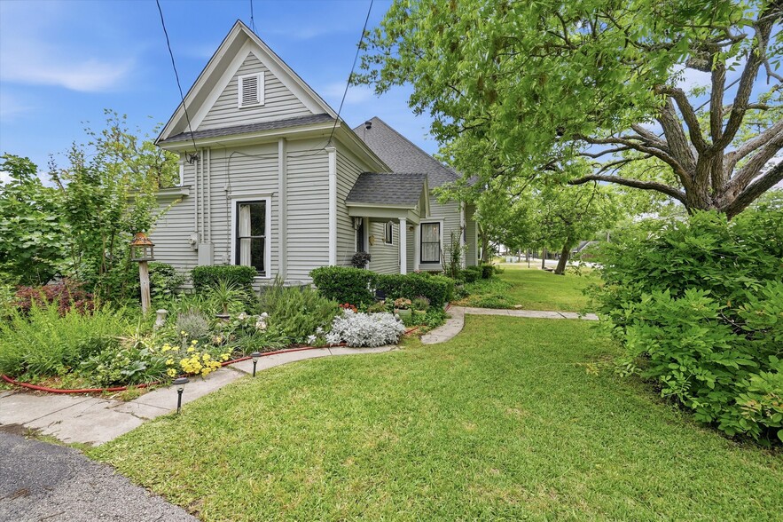 More Photos Of 202 E Main St, Celina Flex For Sale