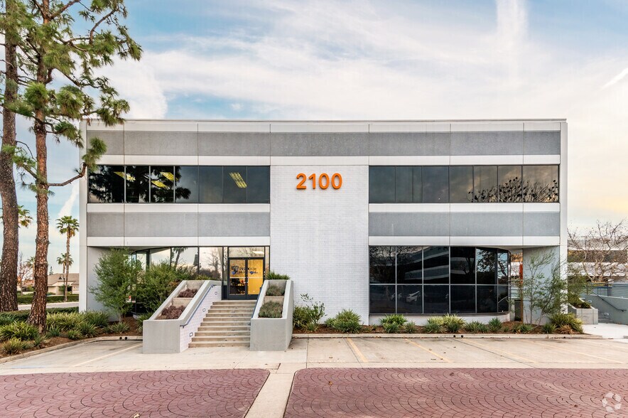 More Photos Of 2100 W Orangewood Ave, Orange Office For Lease
