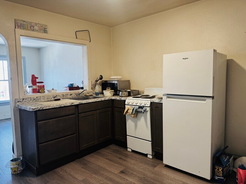 More Photos Of 118 N Main St, Livingston Storefront Retail Residential For Sale