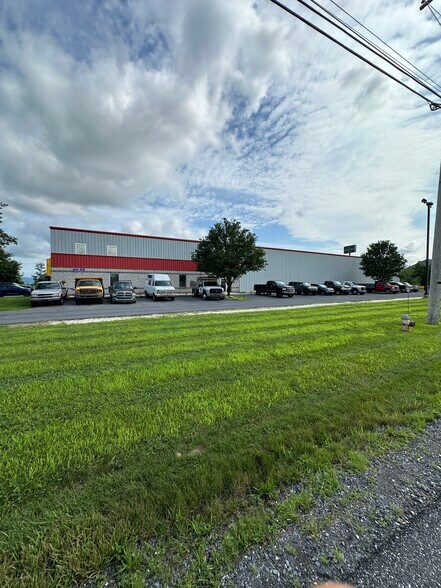 Primary Photo Of 1521 E Commerce Ave, Carlisle Warehouse For Lease