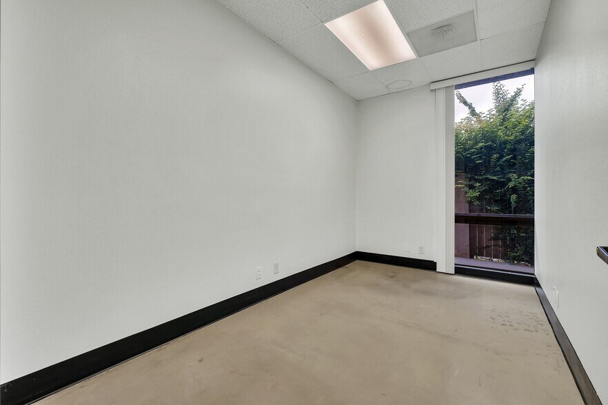 More Photos Of 550 N Golden Circle Dr, Santa Ana Office For Lease