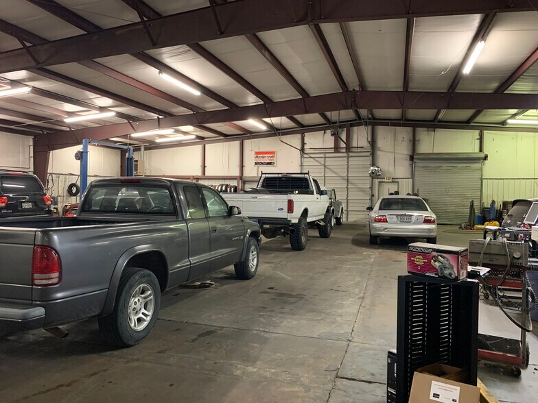 More Photos Of 1510 Washington St, Commerce Auto Repair For Lease