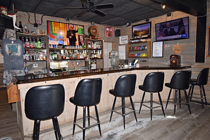 More Photos Of 1826 1st St W, Independence Restaurant For Sale