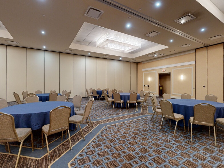 More Photos Of 15700 John F Kennedy Blvd, Houston Hotel For Sale