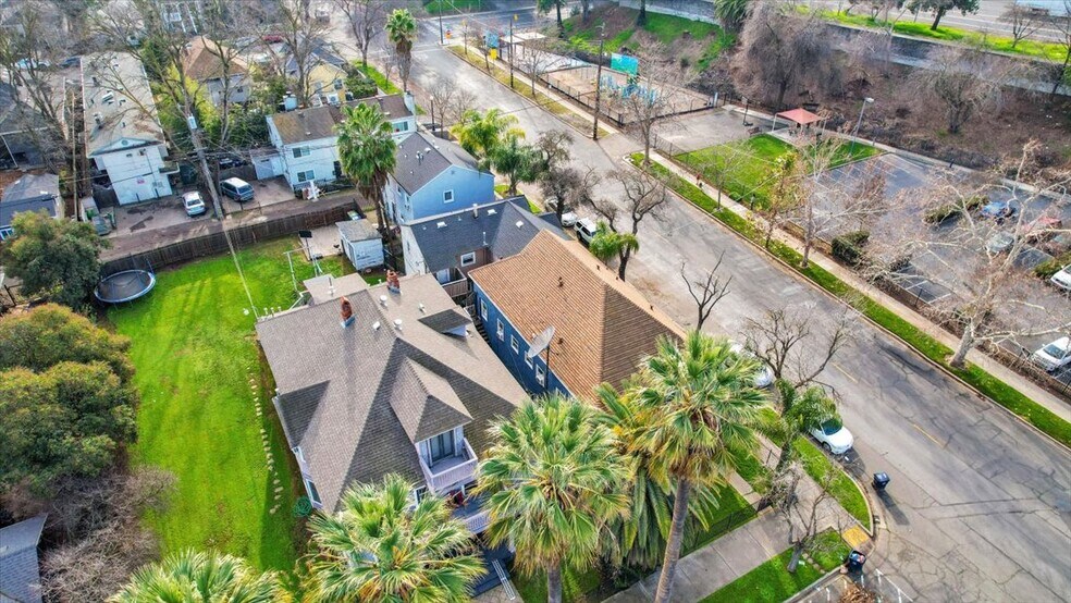 More Photos Of 2611 Alhambra, Sacramento Apartments For Sale