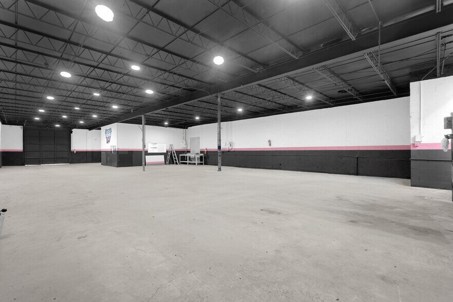 More Photos Of 4725 E 10th Ave, Hialeah Service For Lease