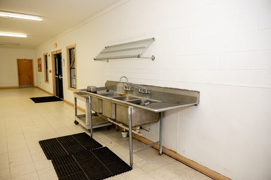 More Photos Of 626 Old River Rd, Sylvania Manufacturing For Sale