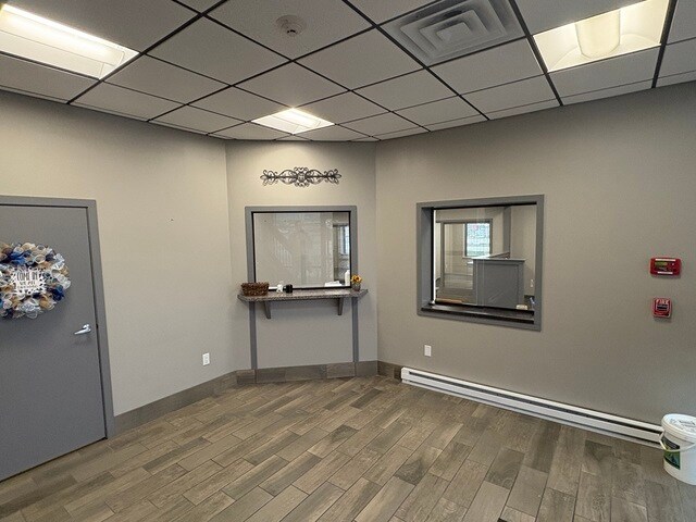 More Photos Of 311 N Kinzie Ave, Bradley Office For Lease