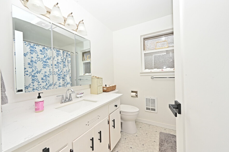 More Photos Of 533 4th Ave S, Edmonds Apartments For Sale