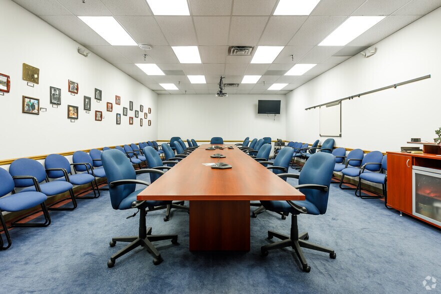 More Photos Of 35425 W Michigan Ave, Wayne Medical For Sale