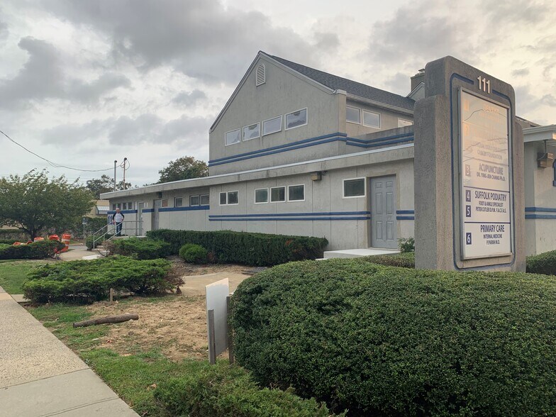 More Photos Of 111 Carleton Ave, Islip Terrace Medical For Lease