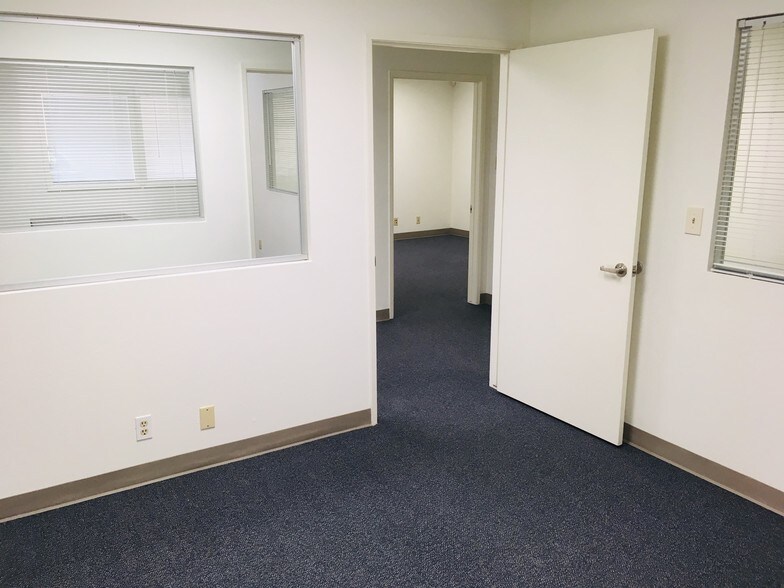 More Photos Of 12881 Knott St, Garden Grove Office For Lease