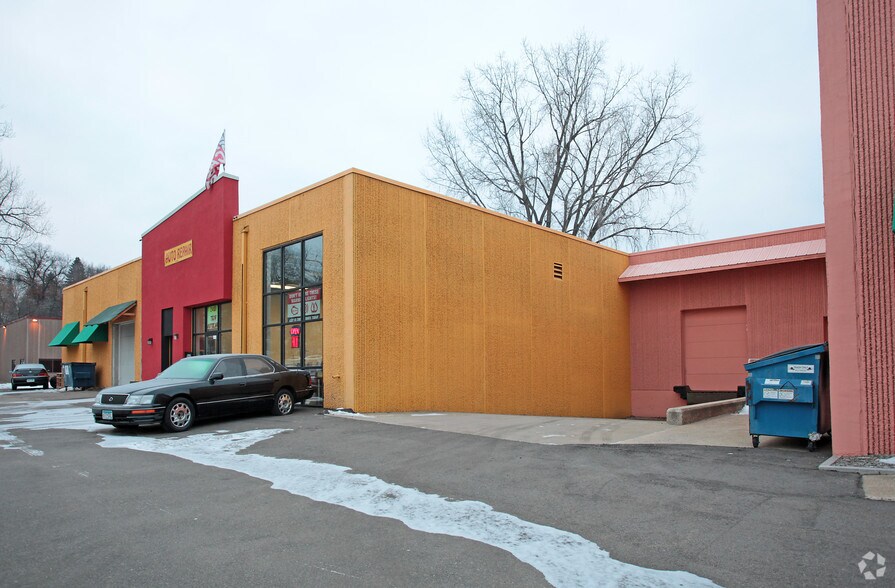 More Photos Of 2401 Highway 13 W, Burnsville Warehouse For Sale