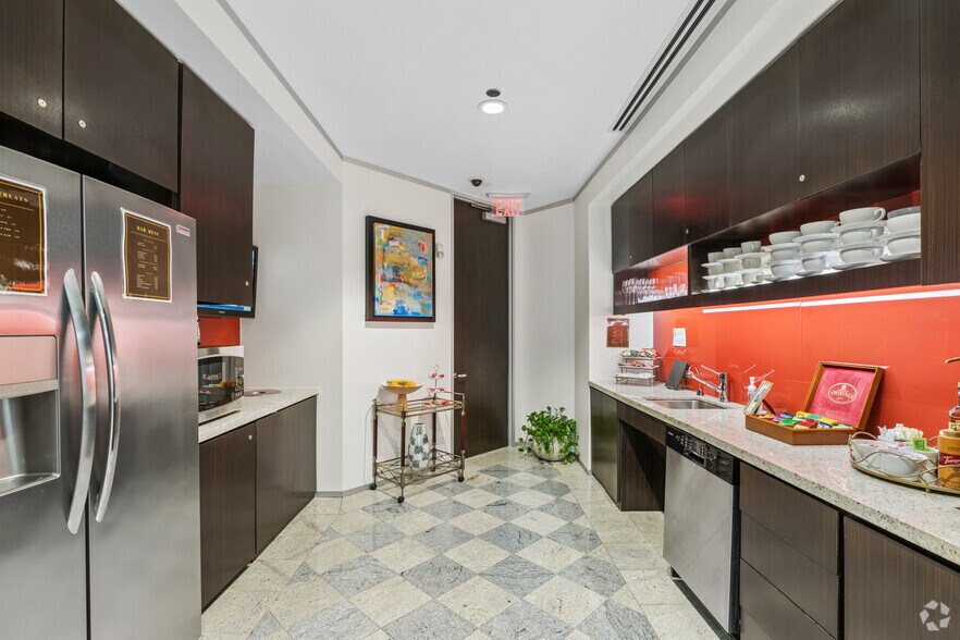 More Photos Of 700 Louisiana St, Houston Coworking Space