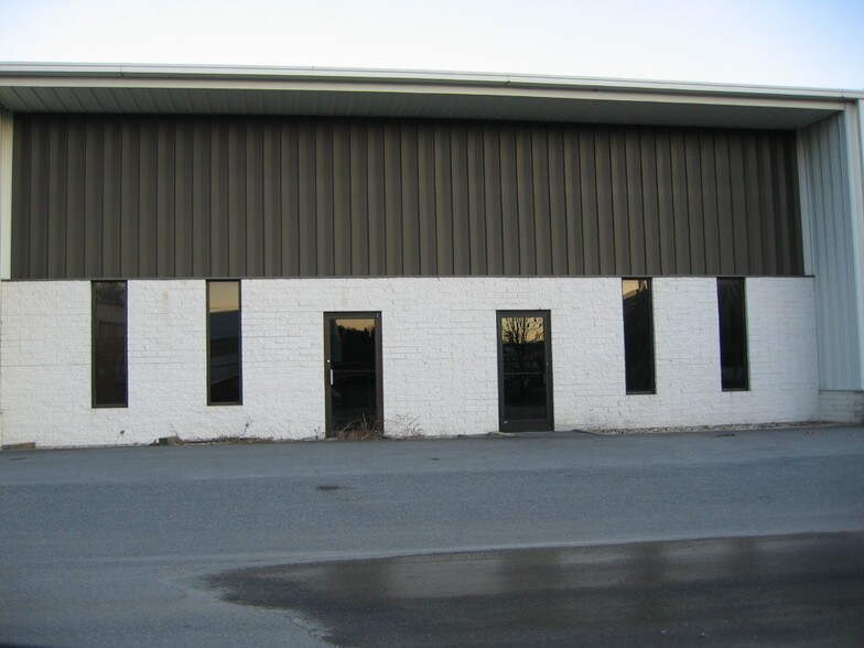 Primary Photo Of 237 River Rd, Uxbridge Warehouse For Lease