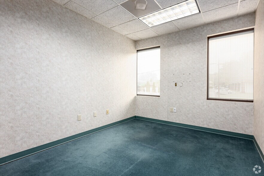 More Photos Of 1321 Long St, High Point Office For Sale
