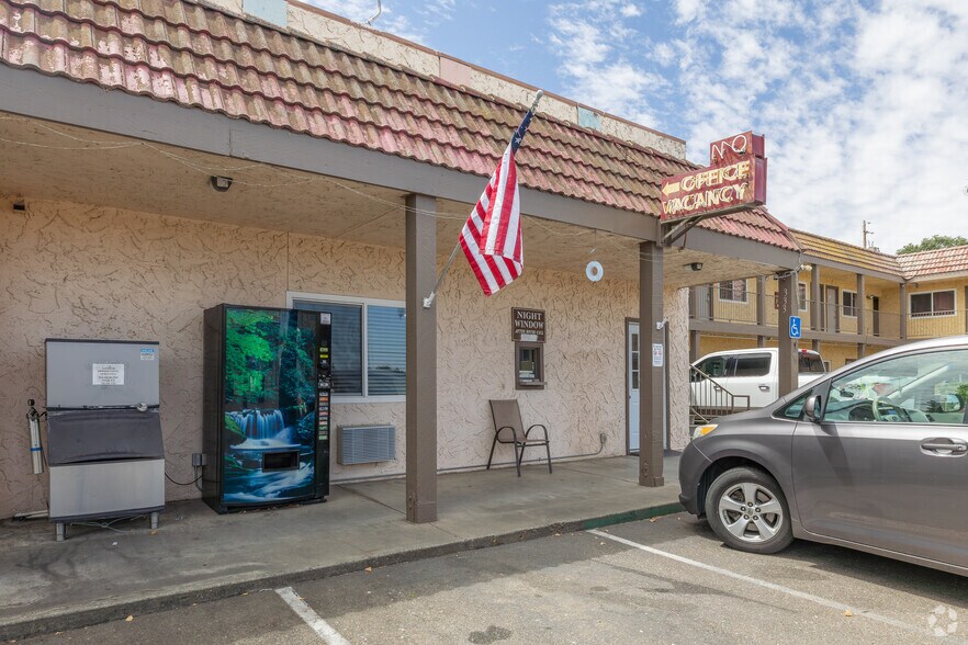 More Photos Of 333 S Main St, Red Bluff Hotel For Sale