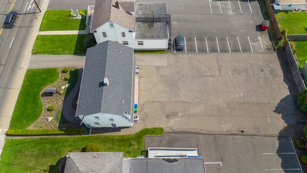 More Photos Of 158 East Ave, Norwalk Office For Lease