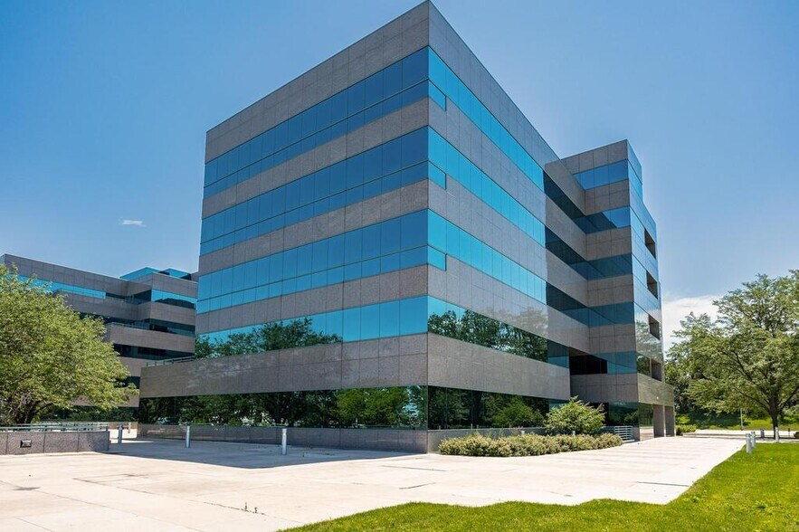 More Photos Of 4515 N River Blvd, Cedar Rapids Unknown For Lease