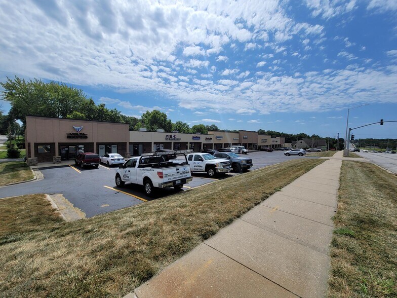 More Photos Of 8101-8129 N Oak Tfwy, Kansas City Unknown For Lease
