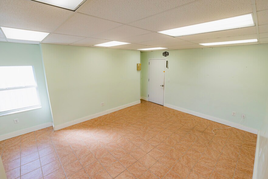 More Photos Of 3805 NW 35th Ave, Miami Warehouse For Sale