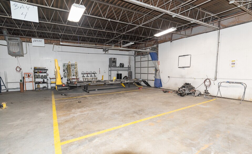 More Photos Of 2300B Plantside Dr, Louisville Warehouse For Lease
