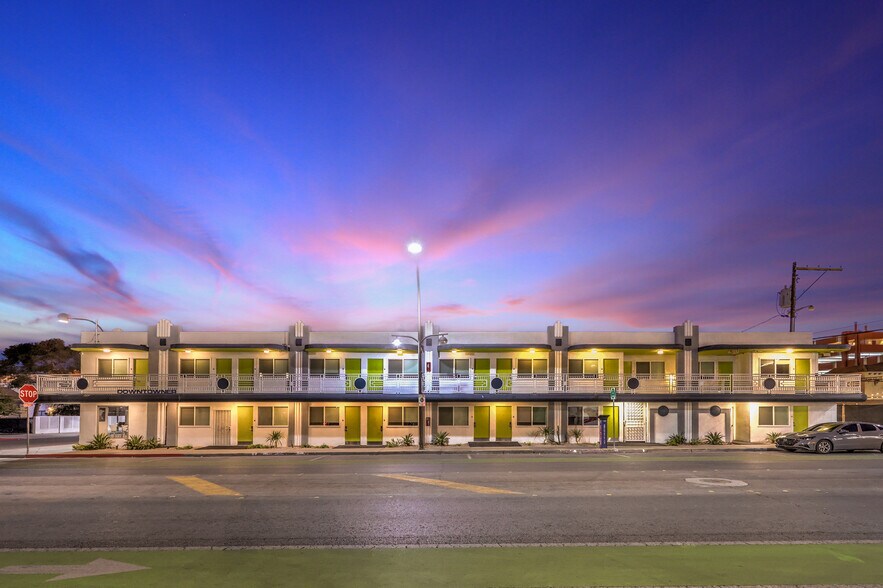 More Photos Of 121 N 8th St, Las Vegas Hotel For Sale