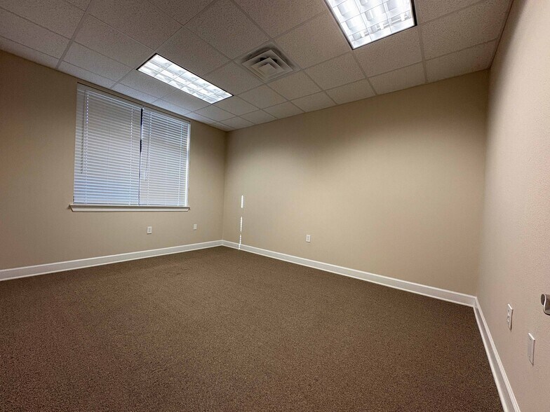 More Photos Of 12440 Emily Ct, Sugar Land Medical For Lease