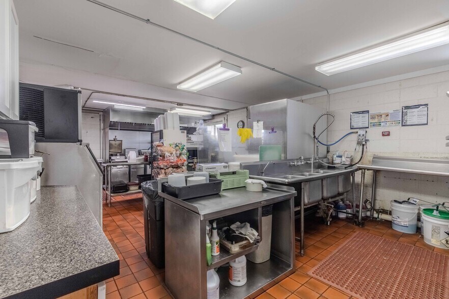 More Photos Of 407 Third St, Howe Specialty For Sale