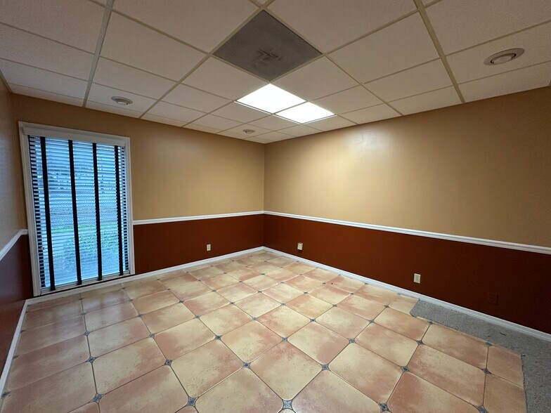 More Photos Of 7800 W Oakland Park Blvd, Sunrise Medical For Sale