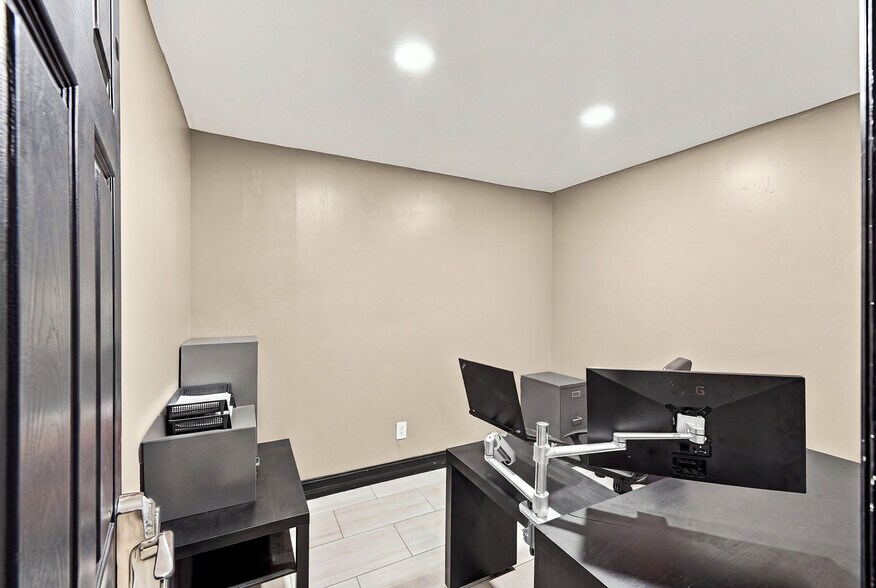 More Photos Of 3535 Dora St, Fort Myers Industrial For Sale