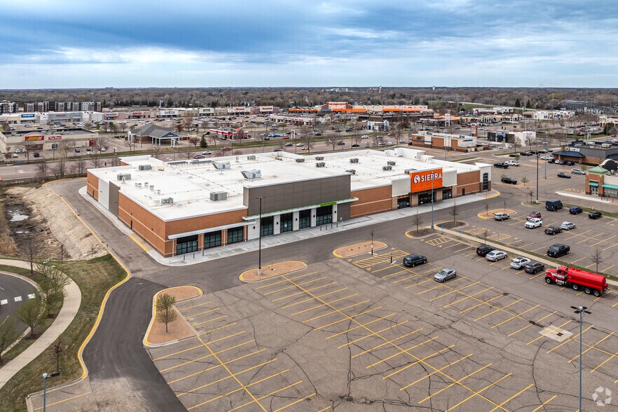 More Photos Of 12550 Riverdale Blvd NW, Coon Rapids Department Store For Lease