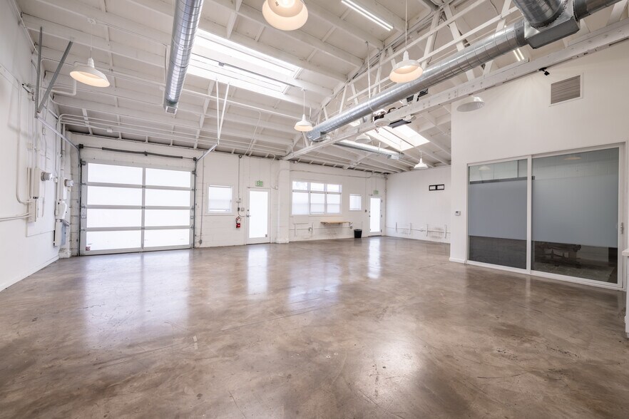 More Photos Of 2842-2912 Colorado Ave, Santa Monica Flex For Lease