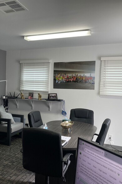 More Photos Of 219 W Manchester Blvd, Inglewood Office For Sale