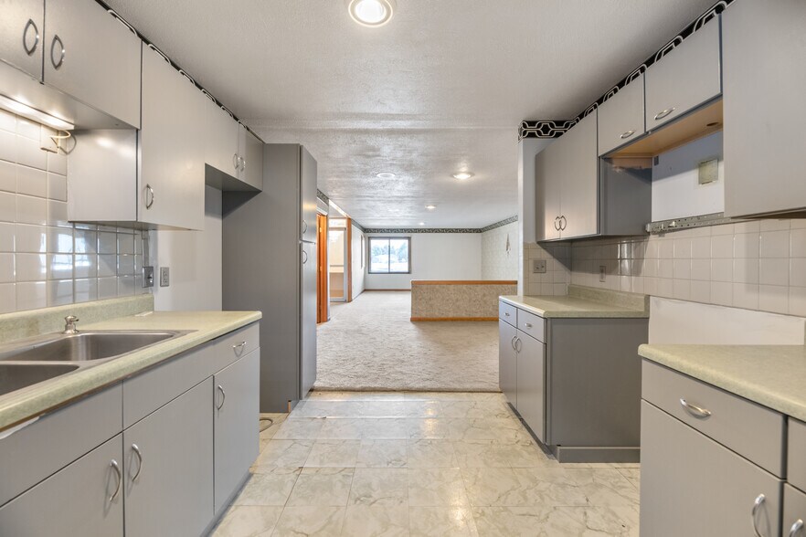More Photos Of 106 Shadybrook Dr, Cheney Office For Sale