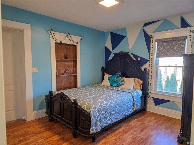 More Photos Of 337 N Peterboro St, Canastota Flex For Sale