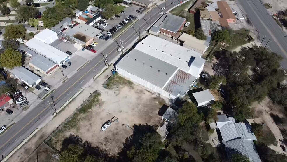 More Photos Of 2833 Roosevelt Ave, San Antonio Warehouse For Lease