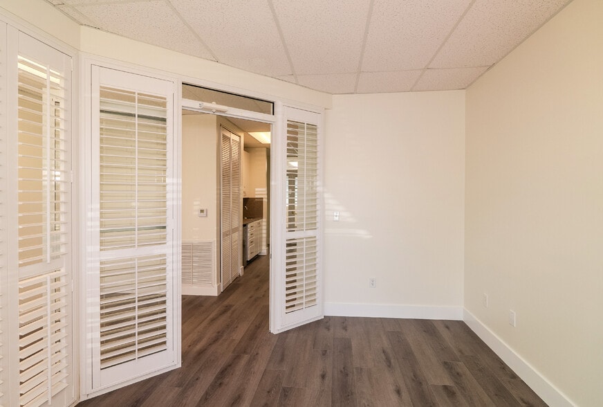 More Photos Of 5220 S University Dr, Davie Office For Sale