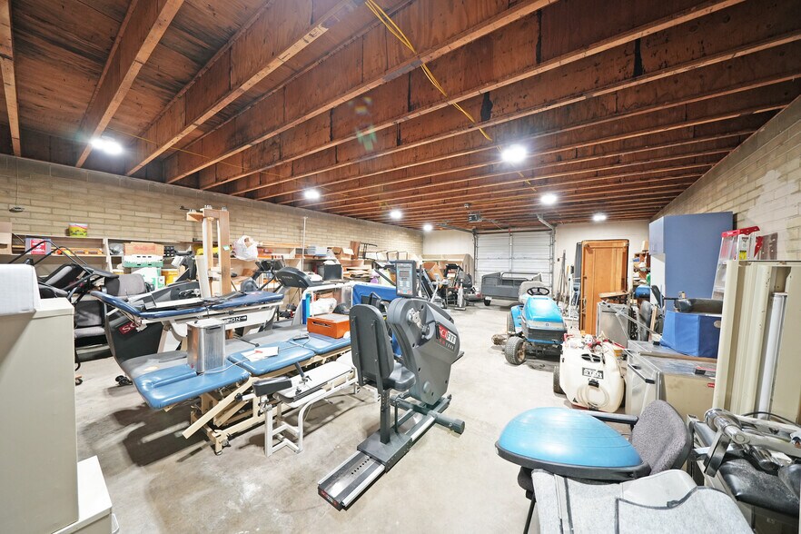 More Photos Of 1608 S 24th Ave, Yakima Movie Radio TVStudio For Sale