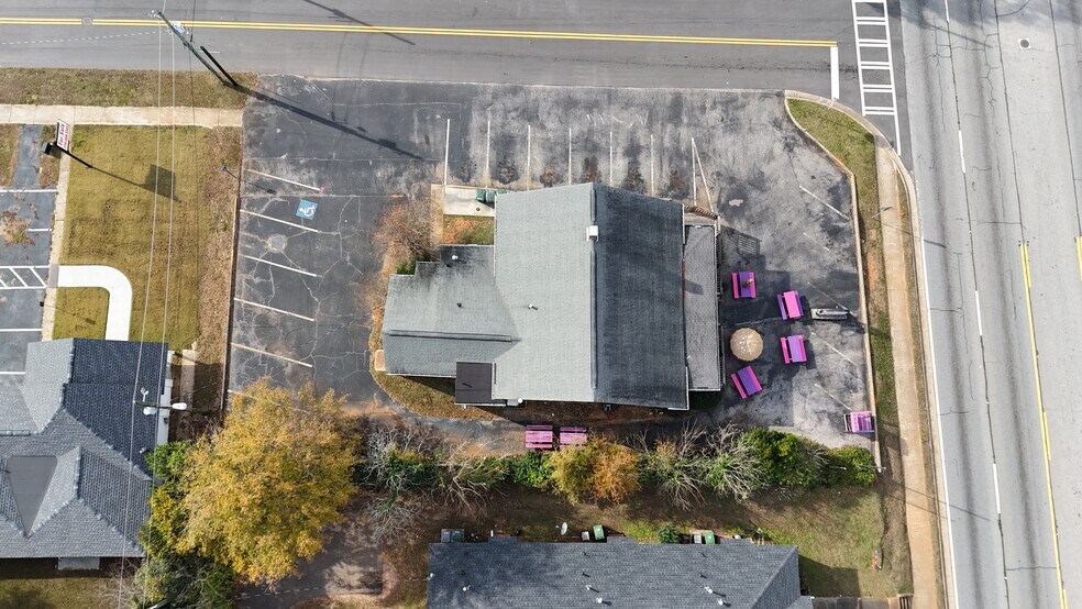 More Photos Of 732 W Taylor St, Griffin General Retail For Sale