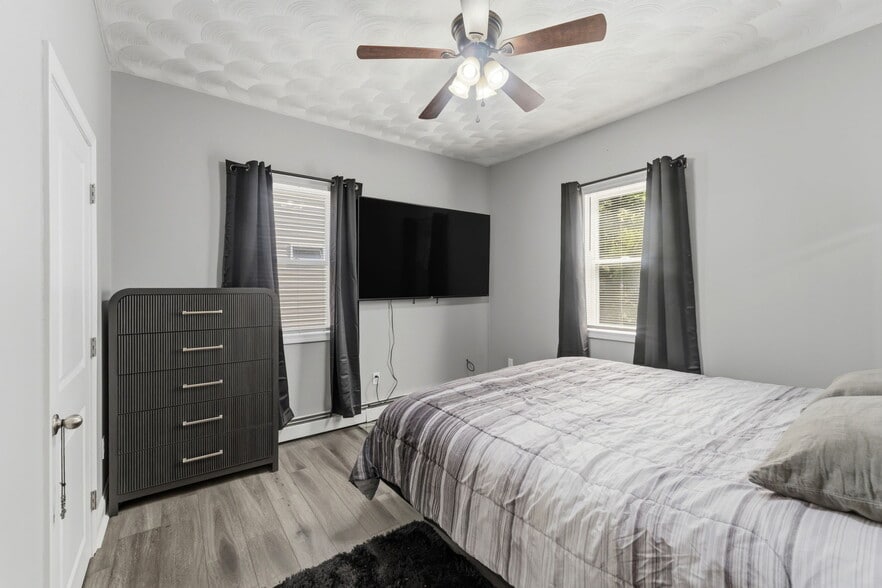 More Photos Of 1452 Plainfield Pike, Cranston Specialty For Sale