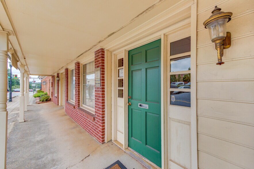 More Photos Of 115 W Court House Sq, Cumming Medical For Sale