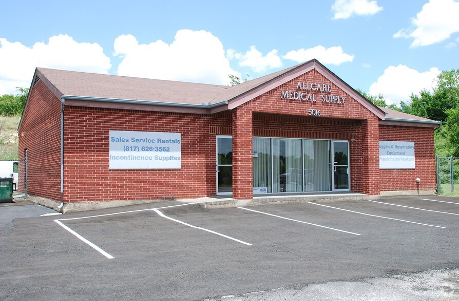 Primary Photo Of 5016 Jacksboro Hwy, Fort Worth Freestanding For Sale