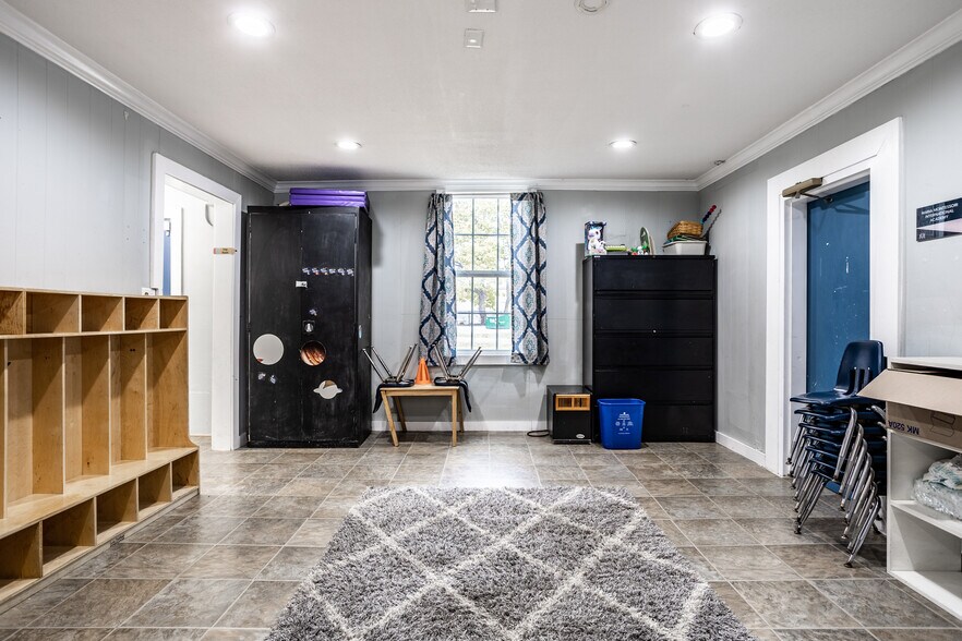 More Photos Of 7507 Michigan Rd, Indianapolis Daycare Center For Sale