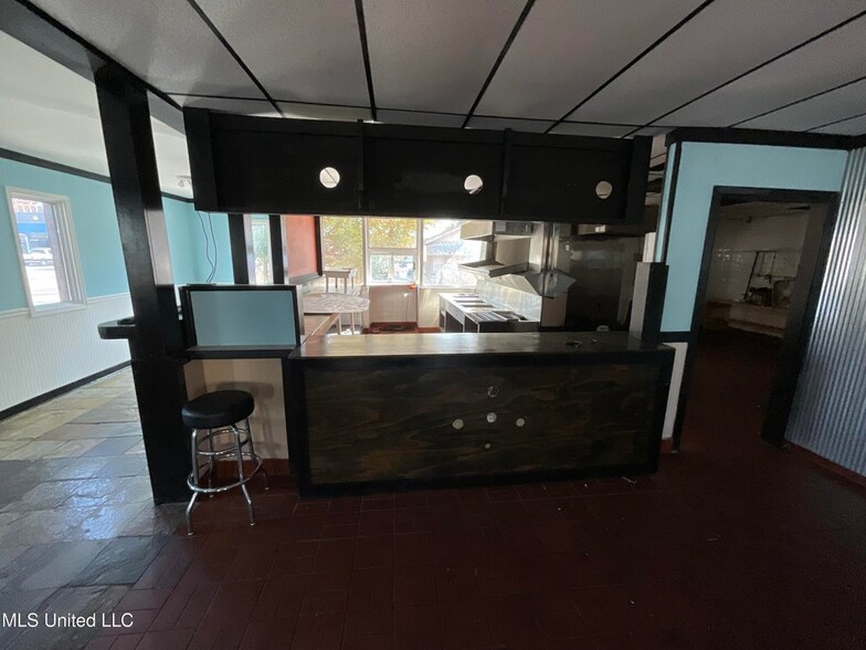 More Photos Of 515 S High School Ave, Columbia Restaurant For Sale