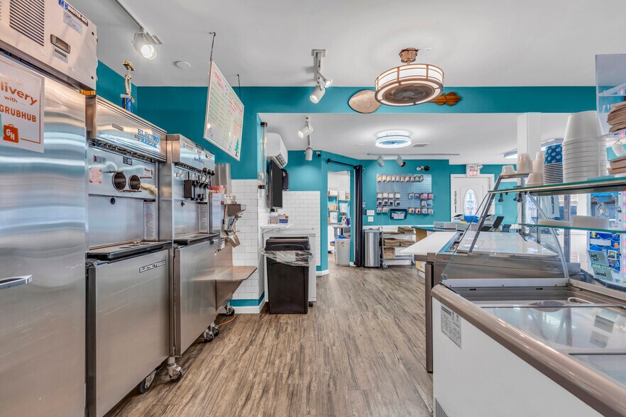 More Photos Of 59 N Main St, Manahawkin Freestanding For Sale