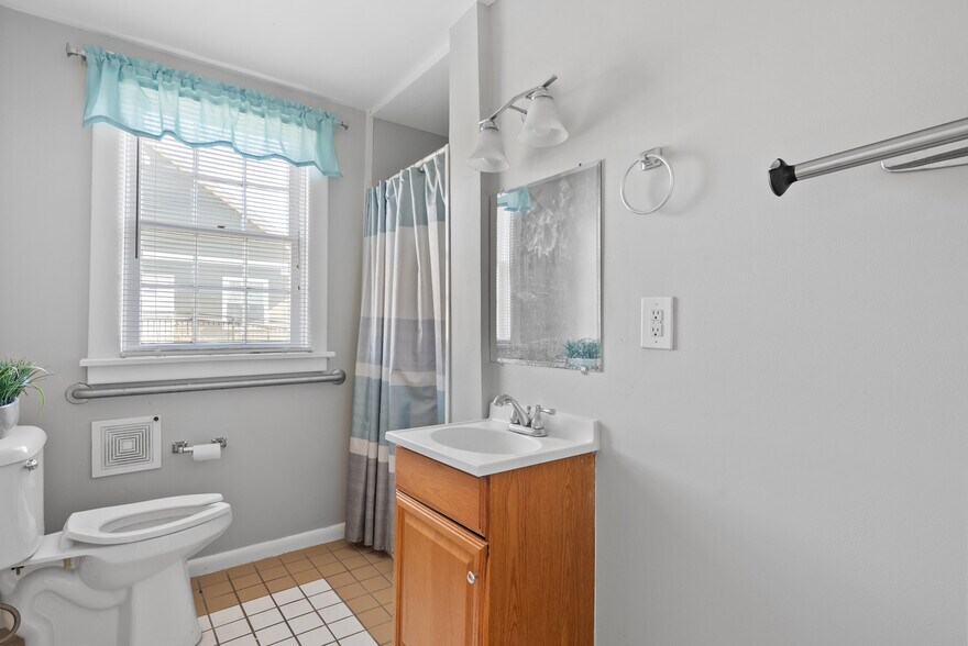 More Photos Of 605 E Nine Mile Rd, Highland Springs Office Residential For Sale